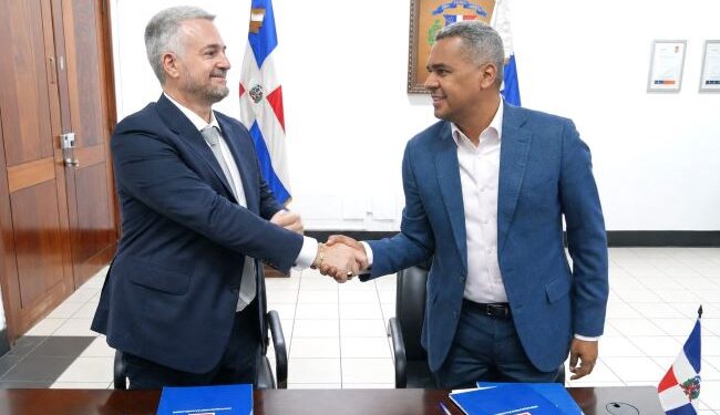 INPOSDOM y Mia Cargo Group ponen fin a litis judicial mediante firma de un acuerdo