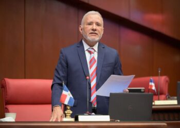 Taveras Guzmán asume como Senador Independiente