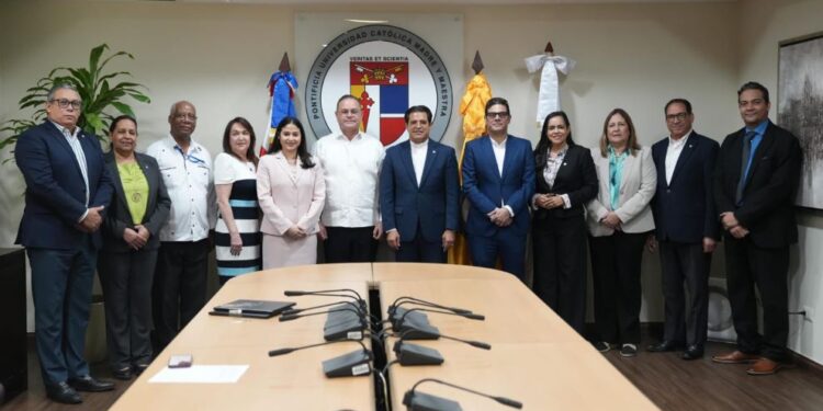 Ministerio de Agricultura y PUCMM lanzan Programa Nacional de Formación de Extensionistas en Agricultura Bajo Riego