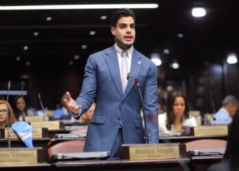 Diputado Bray Vargas propone becas automáticas para estudiantes sobresalientes