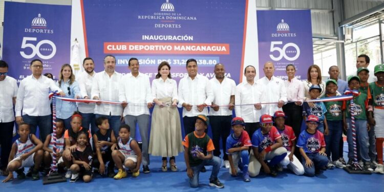Vicepresidenta Raquel Peña y ministro Kelvin Cruz entregan nuevo multiuso del Club Manganagua