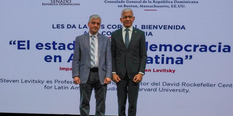 Politólogo estadounidense, Steven Levitsky, imparte en el Senado de la República la conferencia «Estado de la Democracia en América Latina”