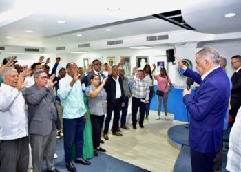 PRD rechaza propuesta de reforma fiscal y advierte que golpeará a las clases media y pobre