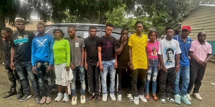 Ejército detiene a 13 haitianos indocumentados tras persecución de una jeepeta en Santiago Rodríguez