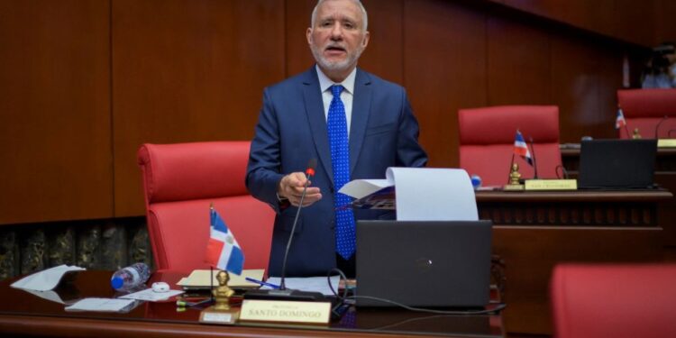 Taveras propone eliminar prisión por difamación y derogar ultraje a funcionarios