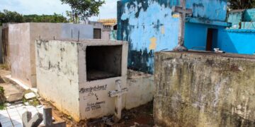Regidor Caonabo Hubieres denuncia exhumaciones de cádaveres ilegales en cementerios de Bayaguana