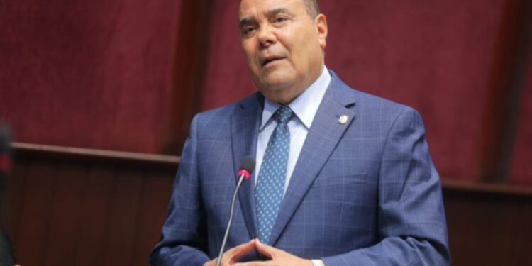 Diputado de San Pedro de Macorís denuncia los funcionarios son solo unos «come cheques» y descuidan a la población