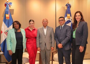Alfredo Pacheco se reúne con presidenta del Parlacen, tratan temas migratorios y de ciberseguridad