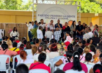 Antonio Marte celebra multitudinario homenaje a las madres de Sabaneta con entrega de electrodomésticos y artículos para el hogar