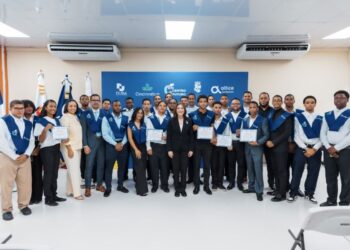 Carolina Mejía encabeza la quinta entrega de certificados a jóvenes de Cristo Rey y Villas Agrícolas en Centro Futuro