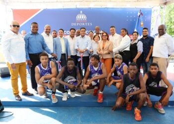 Ministro Kelvin Cruz inicia construcción del techado multiuso de Matanzas, Peravia, con inversión de RD$28 millones