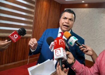 Tobías Crespo advierte proyecto de medidas económicas afectaría a la clase media, profesionales independientes y sector tecnológico