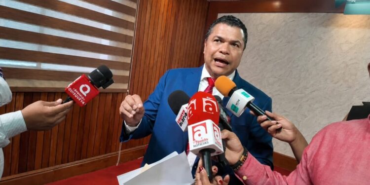 Tobías Crespo advierte proyecto de medidas económicas afectaría a la clase media, profesionales independientes y sector tecnológico
