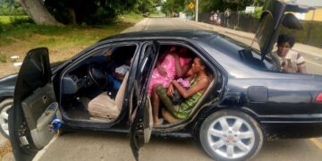 Ejército intercepta vehículo utilizado para el transporte ilegal de 14 extranjeros en Guayubín