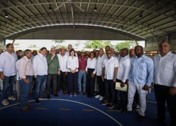 Raquel Peña anuncia avances en titulación y reafirma respaldo a productores de Monte Plata