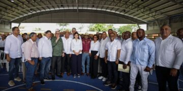 Raquel Peña anuncia avances en titulación y reafirma respaldo a productores de Monte Plata