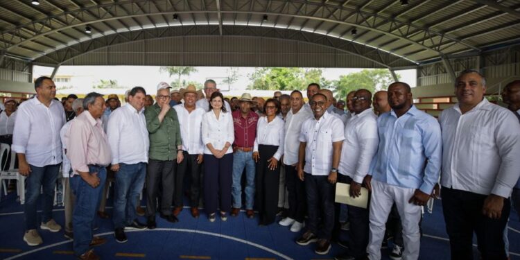 Raquel Peña anuncia avances en titulación y reafirma respaldo a productores de Monte Plata