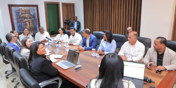 Diputados socializan con funcionarios de Medio Ambiente proyecto de ley sobre Cambio Climático en RD