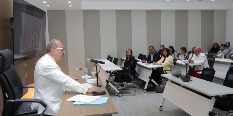 Cámara de Diputados realiza Máster en Derecho Constitucional y Derecho Público: representación y partidos políticos