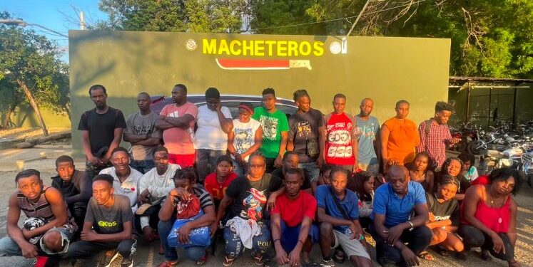 Ejército intercepta vehículo utilizado para el tráfico de migrantes y desmantela centro de acopio en Villa Elisa