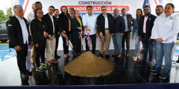 Ministro Kelvin Cruz inicia trabajos de construcción del multiuso del municipio Puñal