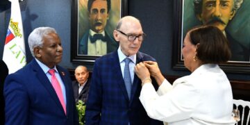 Ayuntamiento de La Vega declara Hijo Meritísimo al historiador Frank Moya Pons