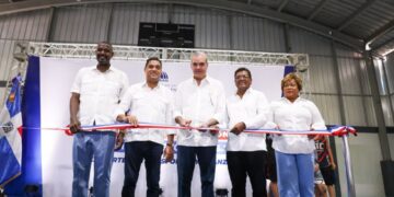 Presidente Abinader y ministro Kelvin Cruz entregan multiuso Dante Lemonier en Los Alcarrizos