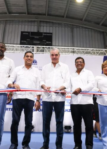 Presidente Abinader y ministro Kelvin Cruz entregan multiuso Dante Lemonier en Los Alcarrizos