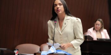 Tayluma Calderón defiende el trabajo de odontólogos y médicos en el nuevo Código Penal