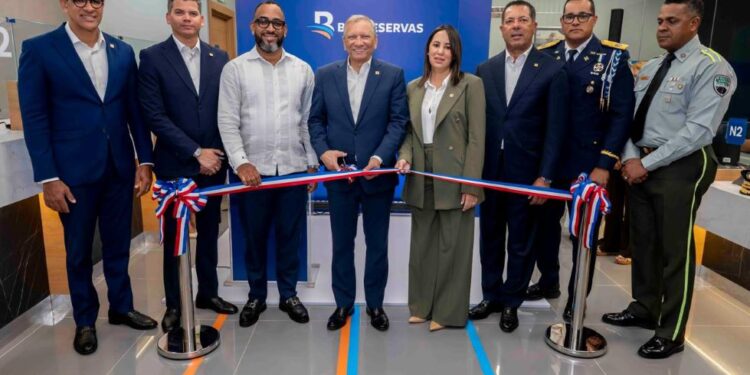 Banreservas inaugura oficina en el Centro de Retención de Vehículos de Pedro Brand