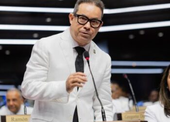PRM reelige a Amado Díaz como vocero del Bloque de Diputados