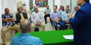 Tobías Crespo recibe respaldo de profesionales para la alcaldía del DN