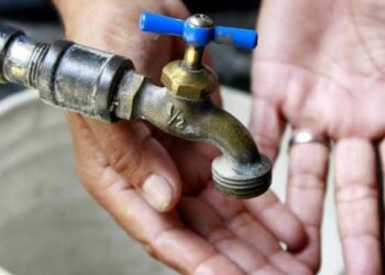 Residentes en el sector Las Caobas reclaman de la CAASD el suministro de agua potable