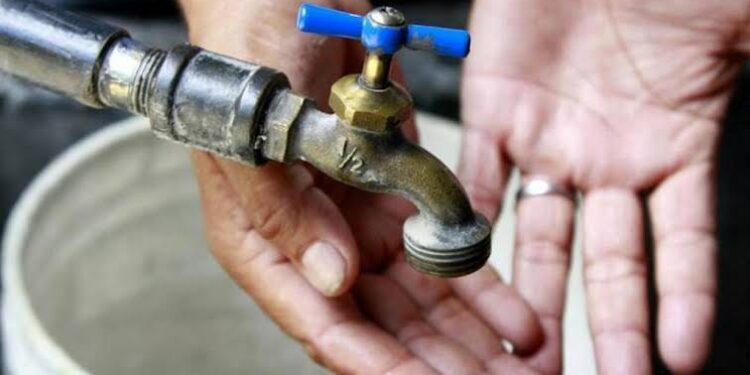 Residentes en el sector Las Caobas reclaman de la CAASD el suministro de agua potable
