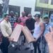 Diputado Tobías Crespo dona lámparas para iluminar callejones de barrios de la capital