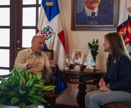 Expresidente de Costa Rica valora gestión de Carolina Mejía en Santo Domingo