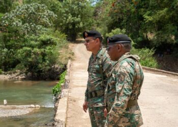 Comandante del Ejército supervisa unidades y puestos fronterizos desde Manzanillo hasta Pedro Santana