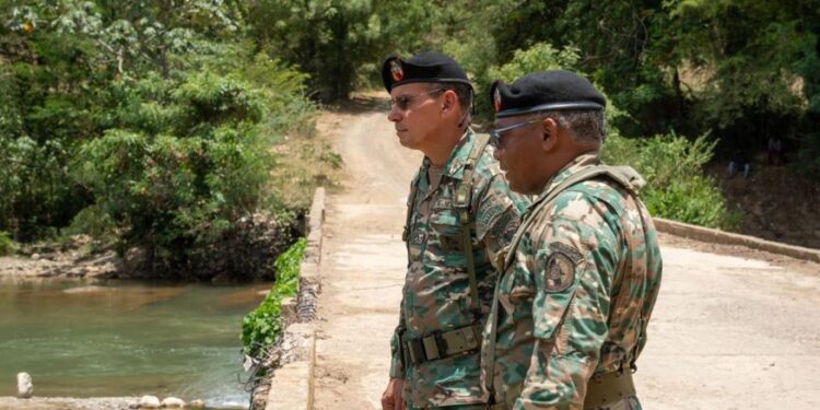Comandante del Ejército supervisa unidades y puestos fronterizos desde Manzanillo hasta Pedro Santana