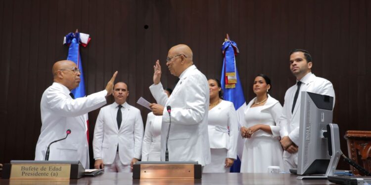 Alfredo Pacheco es ratificado como presidente de la Cámara de Diputados