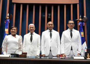 Julito Fulcar asume la Vicepresidencia del Senado y coloca a Peravia en la dirección de la Cámara Alta