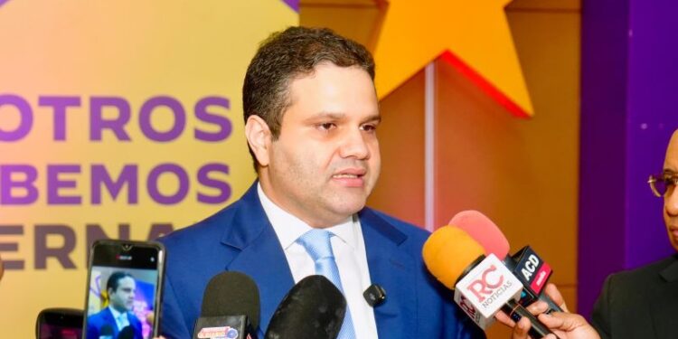 Economista denuncia el alza de precios que afecta hogares pobres y clase media