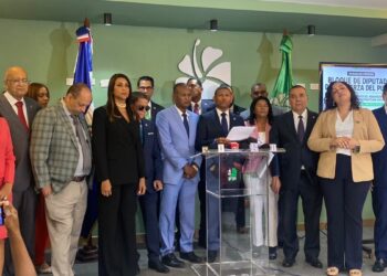 Bloque de diputados Fuerza del Pueblo somete  interpelación del Ministro de Educación Luis Miguel de Camps 