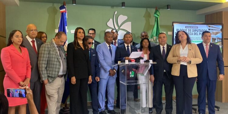 Bloque de diputados Fuerza del Pueblo somete interpelación del Ministro de Educación Luis Miguel de Camps
