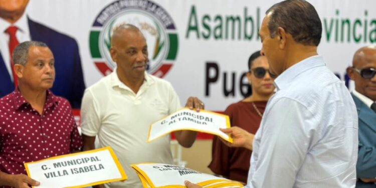 Antonio Marte anuncia en Puerto Plata que legislará para que fondos de pensiones puedan ser usados por los trabajadores .