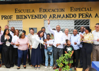 Peravia inaugura su primera Escuela de Educación Especial gestionada por el senador Julito Fulcar