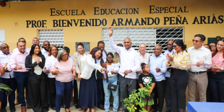 Peravia inaugura su primera Escuela de Educación Especial gestionada por el senador Julito Fulcar
