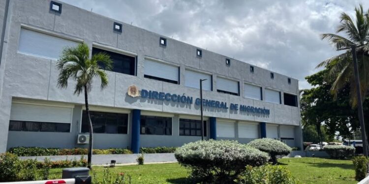 DGM detecta 22 viajeros con alertas migratorias de Interpol y la Procuraduría en la última semana