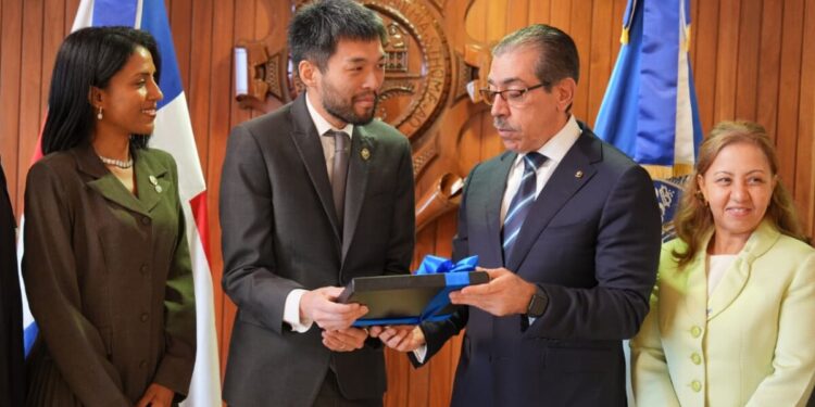 UASD fortalece vínculos internacionales con visita de destacado científico japonés Kazuo Tanaka