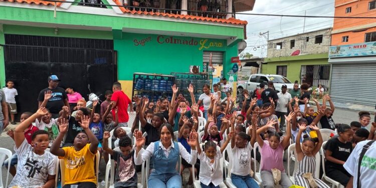 Cientos de niños regresan a clases con útiles escolares entregados por diputada Tayluma Calderón