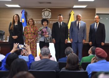 JCE reconoce a la cedulada número 3 millones y anuncia se elimina restricción del mes de cumpleaños para renovar cédula